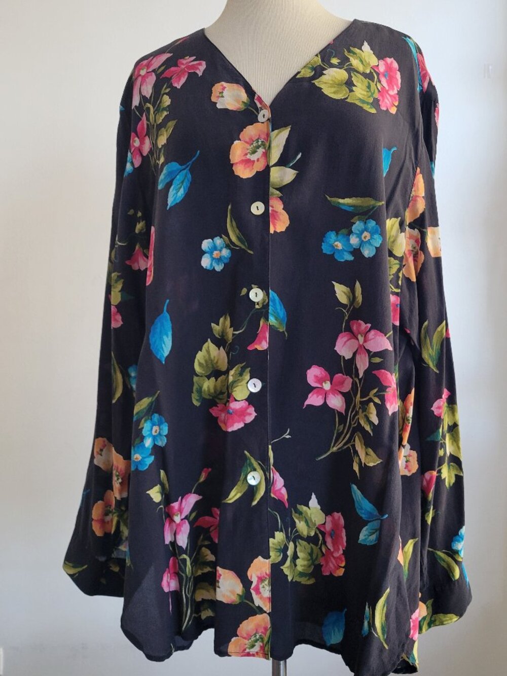 Alfred Dunner Secondhand Black Floral Silk Shirt (Size: M)